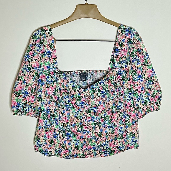 Floral Smocked Puff Sleeve crop top - Picture 2 of 11
